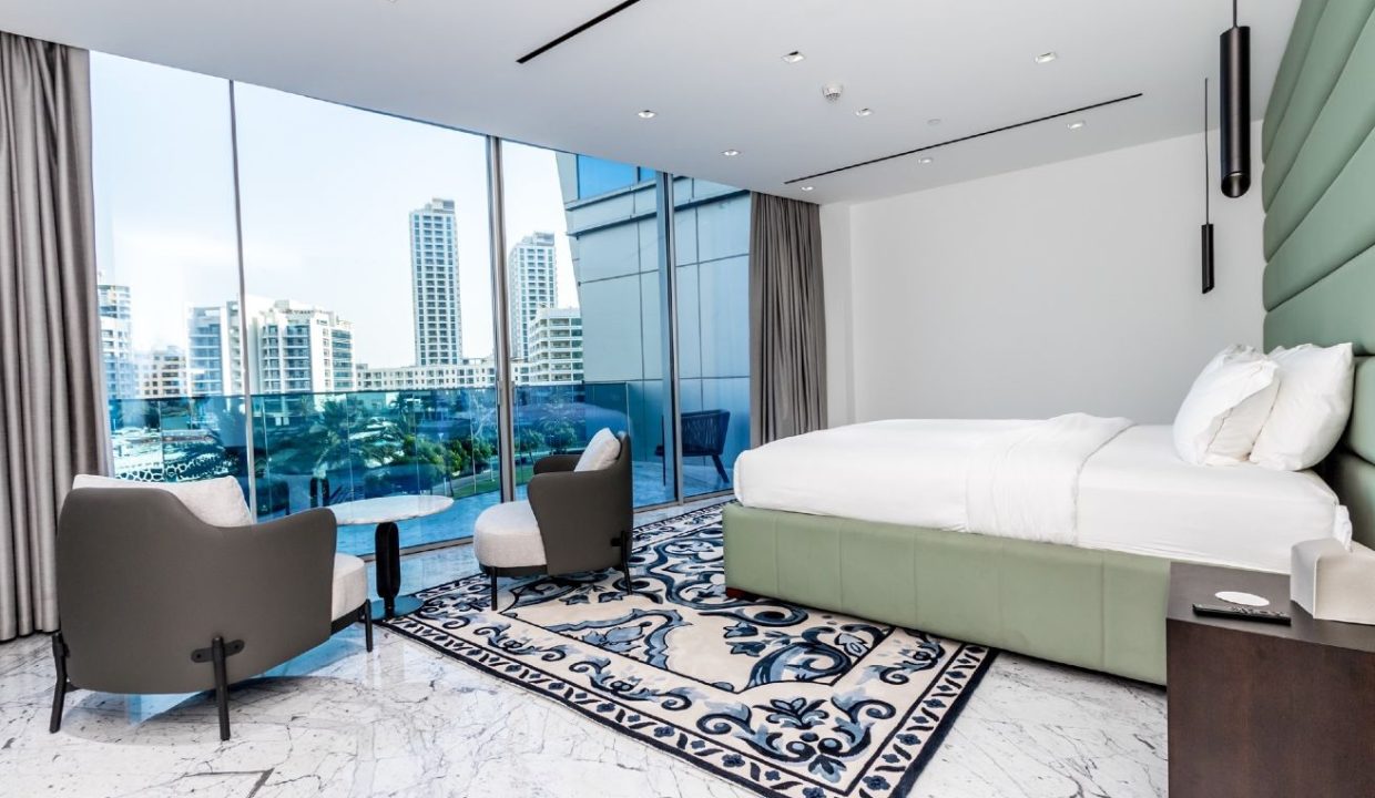 Elegant 3-Bedroom Apartment in Ellington House-30