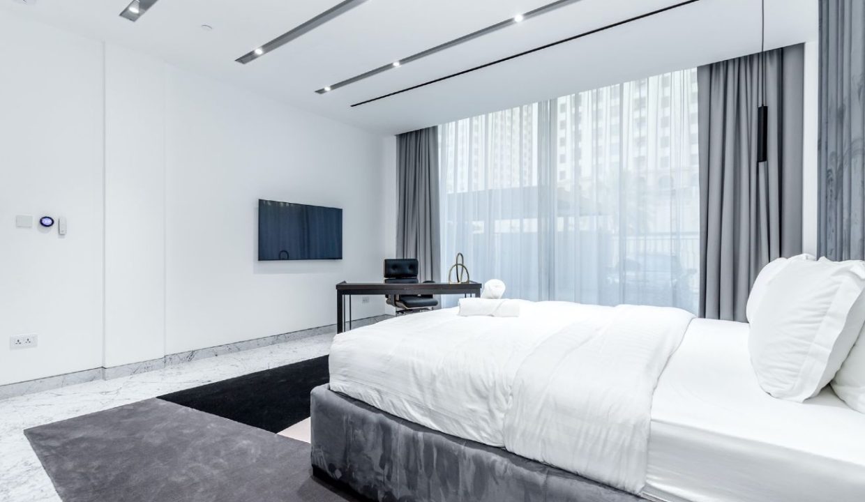 Elegant 3-Bedroom Apartment in Ellington House-4