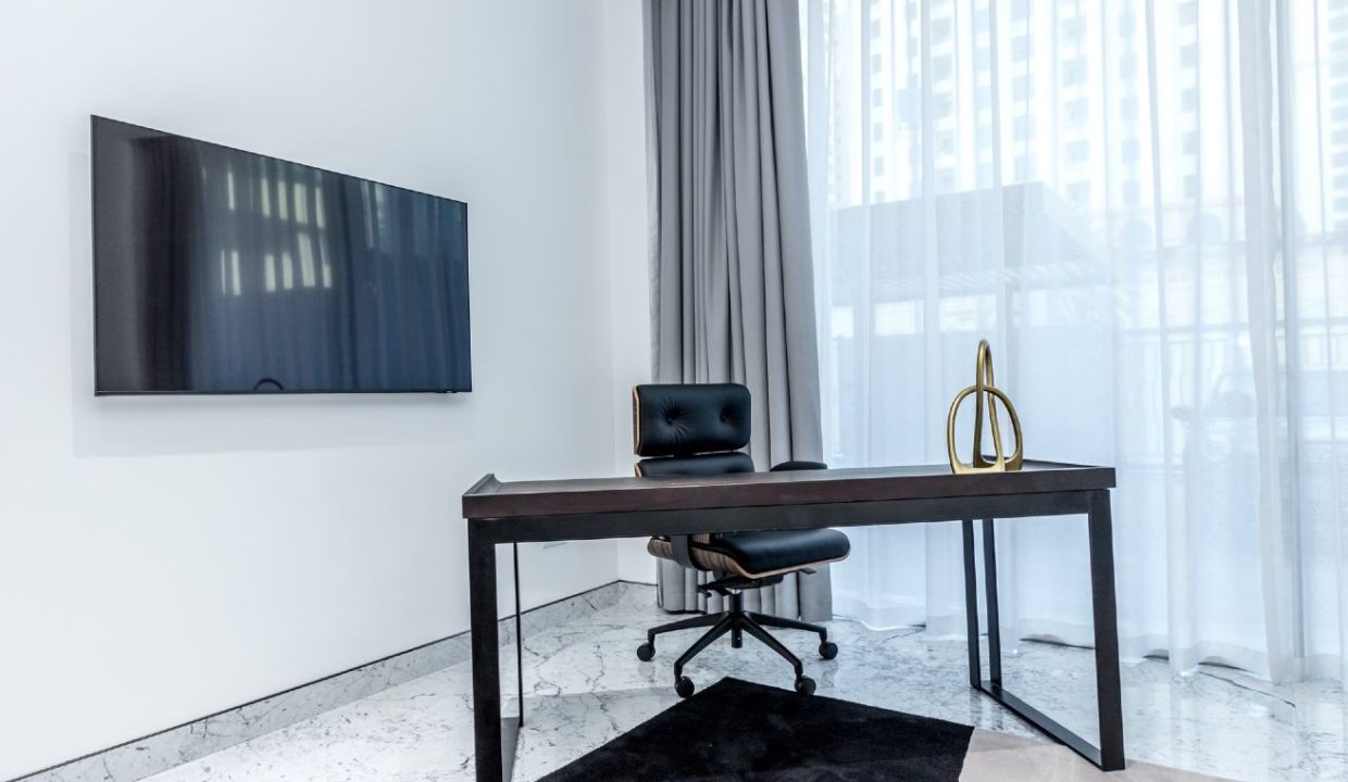 Elegant 3-Bedroom Apartment in Ellington House-5