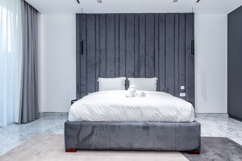 Elegant 3-Bedroom Apartment in Ellington House-6