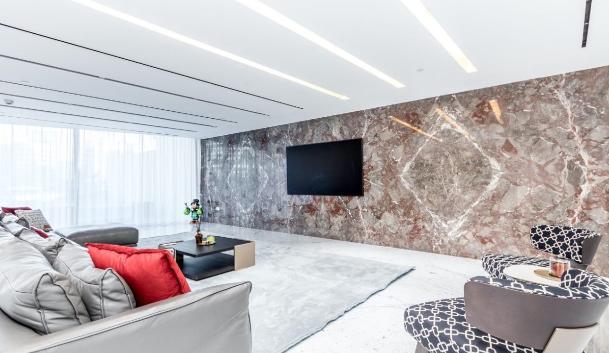 Elegant 3-Bedroom Apartment in Ellington House-9