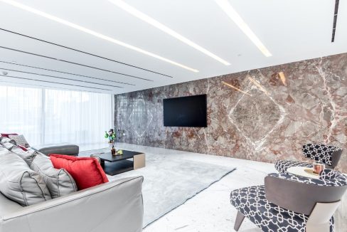 Elegant 3-Bedroom Apartment in Ellington House-9