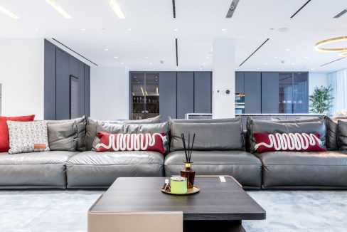 Elegant 3-Bedroom Apartment in Ellington House-10