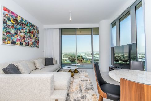 Elegant 3-Bedroom Apartment in Ellington House-2