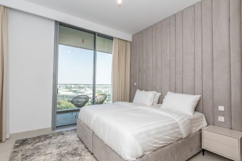 Elegant 3-Bedroom Apartment in Ellington House-13