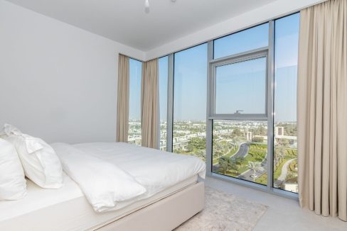 Elegant 3-Bedroom Apartment in Ellington House-15