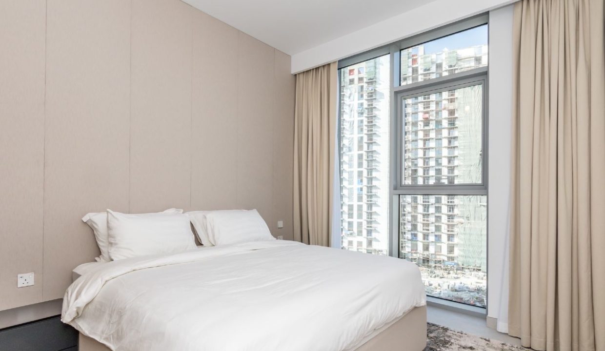 Elegant 3-Bedroom Apartment in Ellington House-18