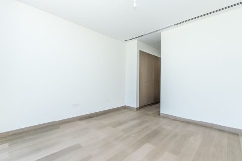 Luxury 4BR Penthouse with Stunning Lagoon Views-16