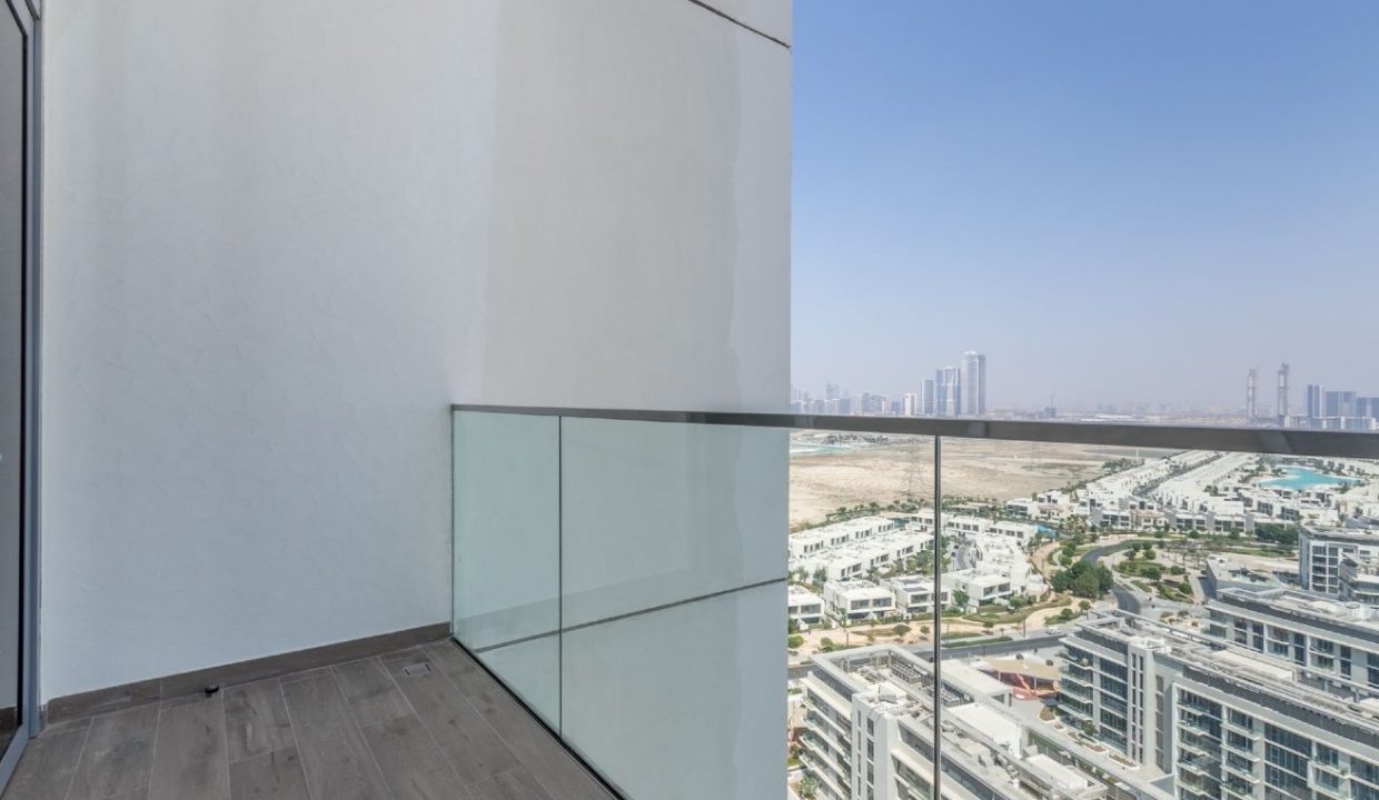 Luxury 4BR Penthouse with Stunning Lagoon Views-26