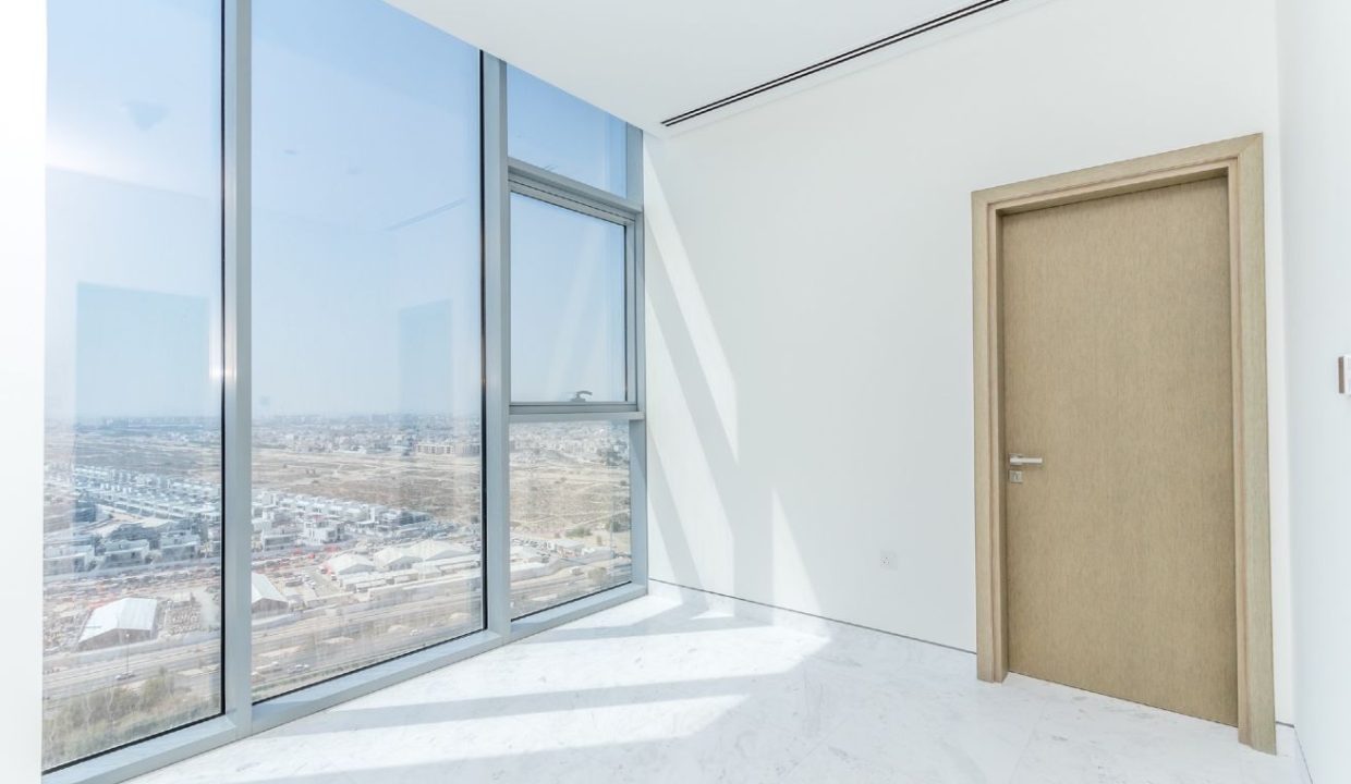 Luxury 4BR Penthouse with Stunning Lagoon Views-10