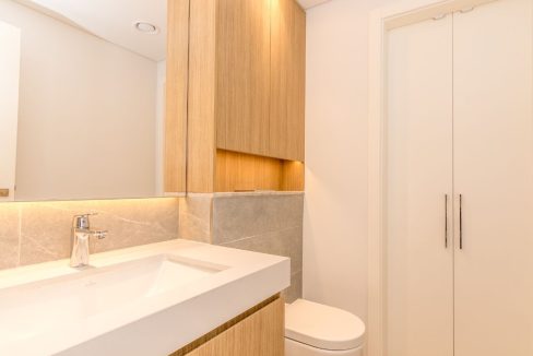 Stylish 1-Bedroom Apartment | Ellington House-6