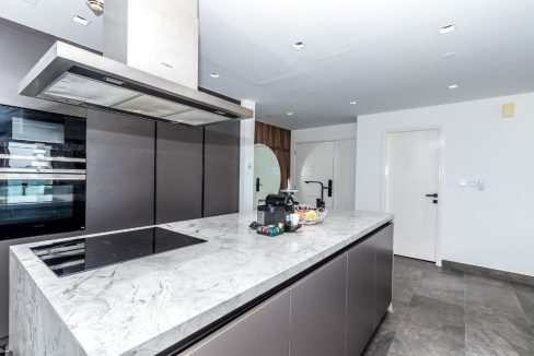 Stunning 2BR | Designer Furnished | Full Sea View-16