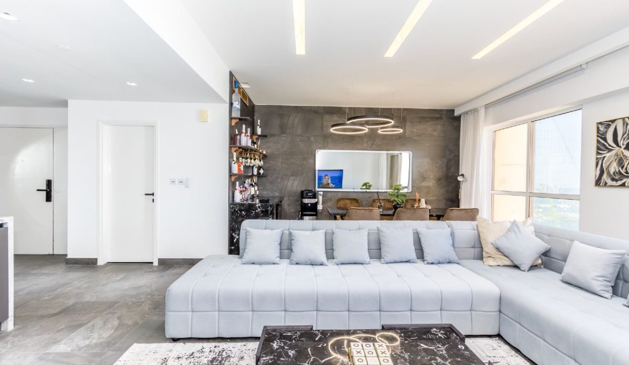 Stunning 2BR | Designer Furnished | Full Sea View-17