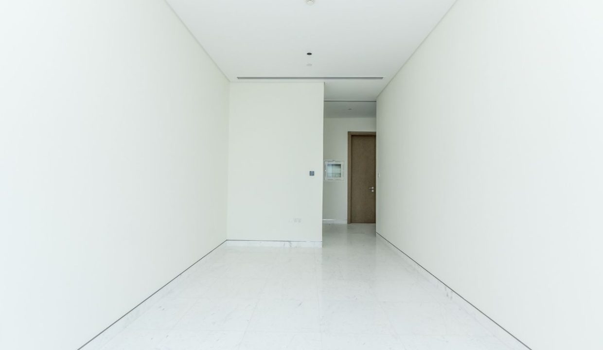 Elegant 4BR Penthouse with Panoramic Lagoon View-13