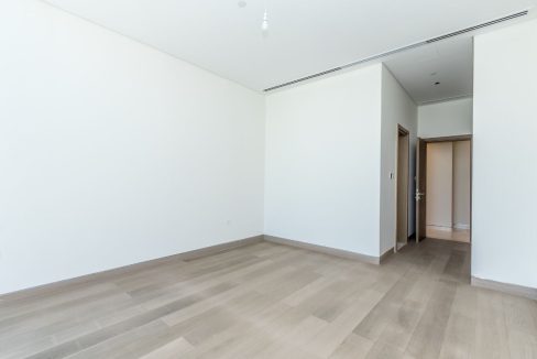 Elegant 4BR Penthouse with Panoramic Lagoon View-18