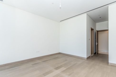 Elegant 4BR Penthouse with Panoramic Lagoon View-20