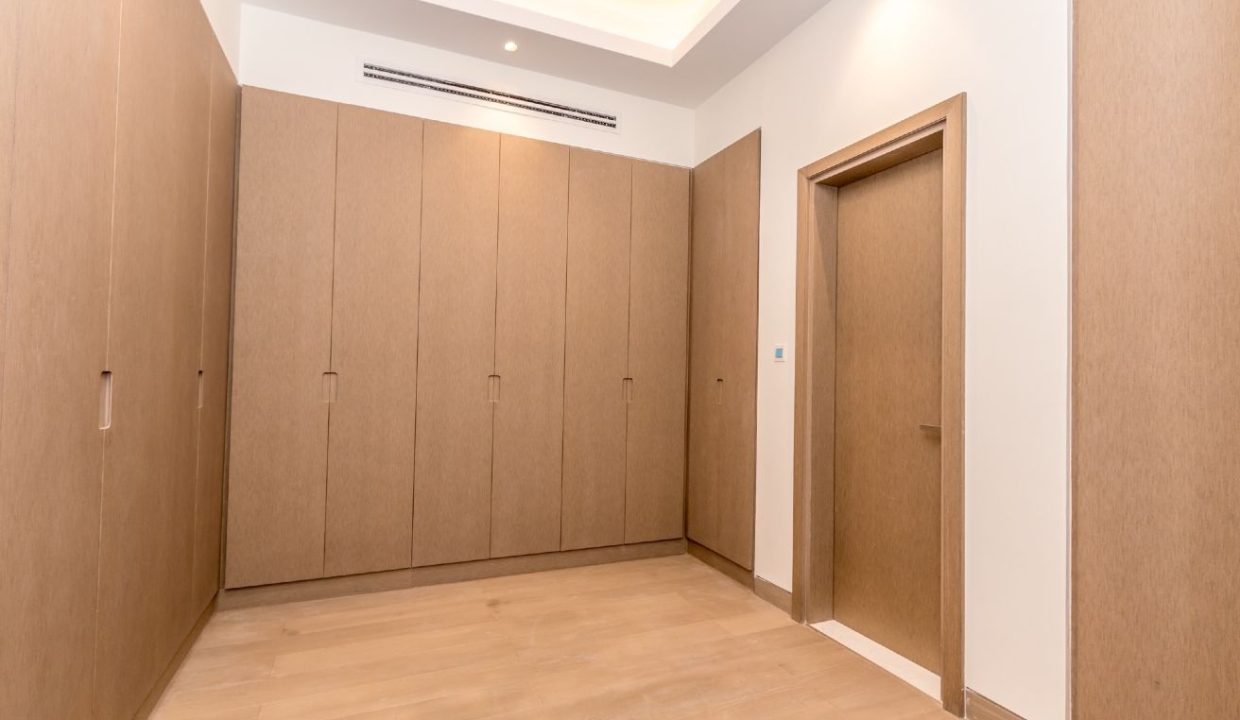 Elegant 4BR Penthouse with Panoramic Lagoon View-23