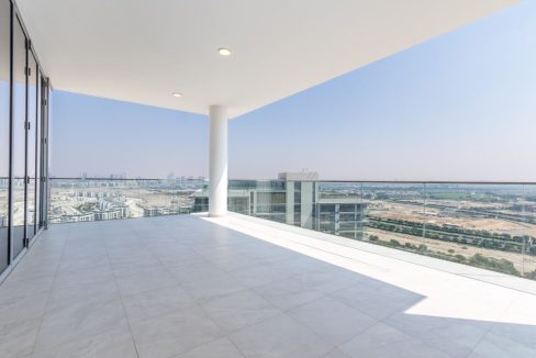 Elegant 4BR Penthouse with Panoramic Lagoon View-28