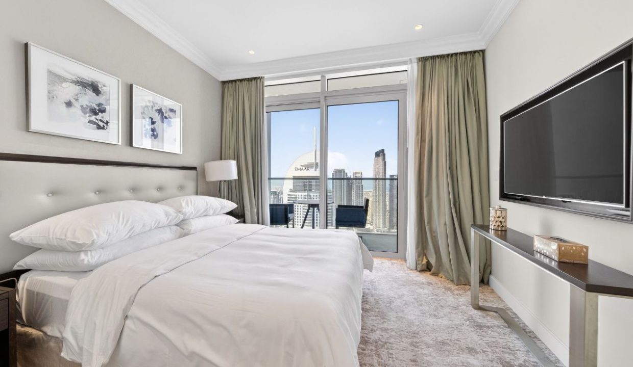 Luxurious 4BR +Maid |Burj Khalifa & Fountain Views-12