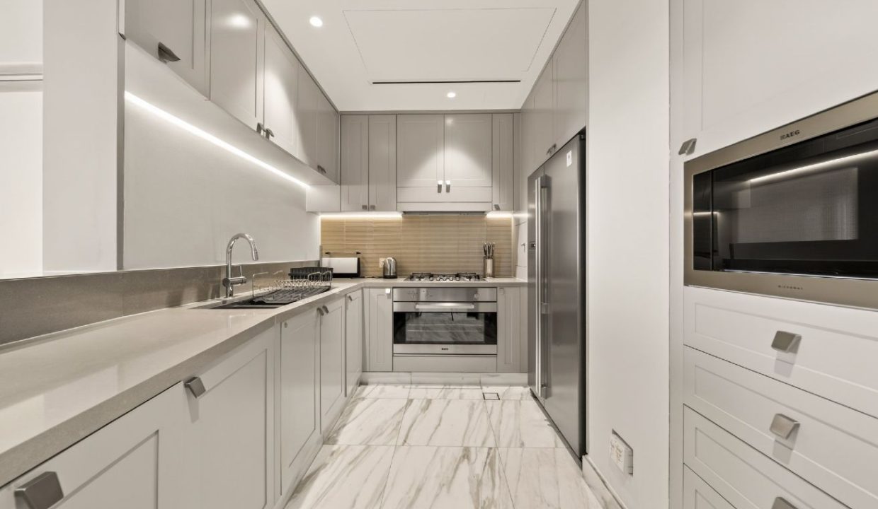 Luxurious 4BR +Maid |Burj Khalifa & Fountain Views-14