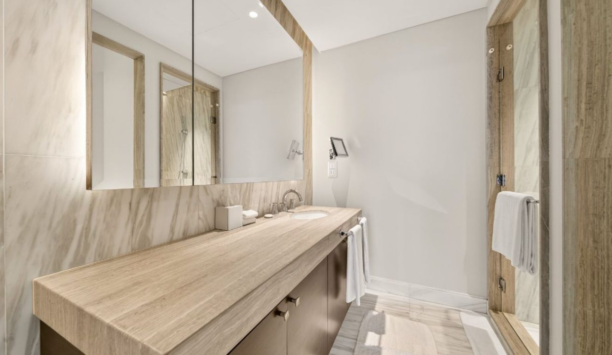 Luxurious 4BR +Maid |Burj Khalifa & Fountain Views-25