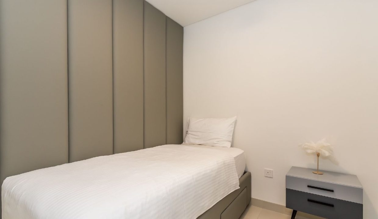 Luxury 3BR + Maid | Fully Furnished | Burj crown-9