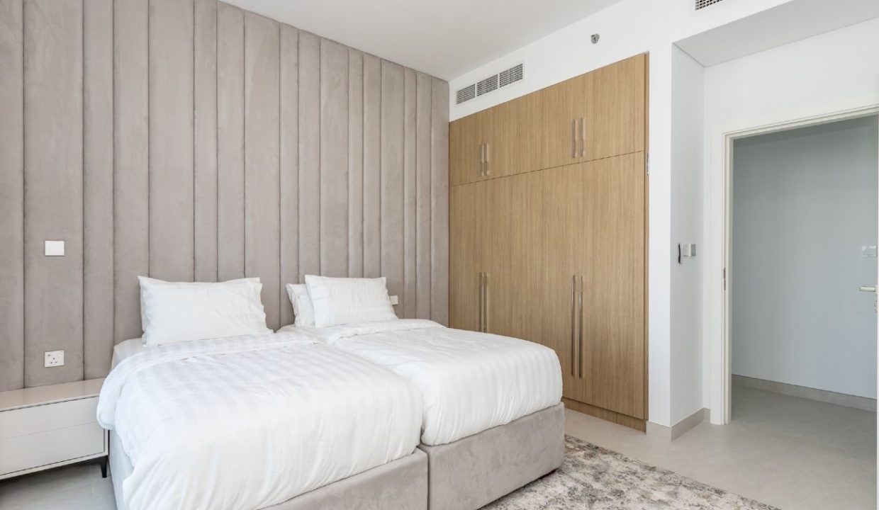 Elegant 3-Bedroom Apartment in Ellington House-14