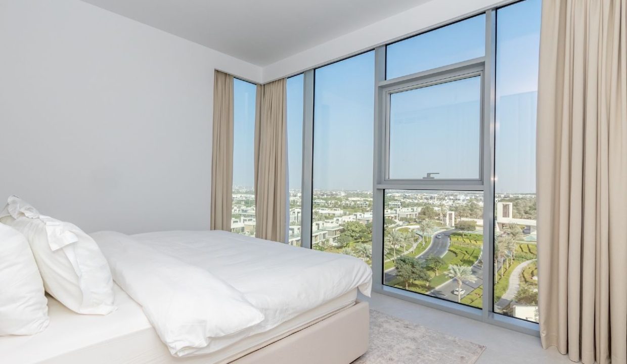 Elegant 3-Bedroom Apartment in Ellington House-15