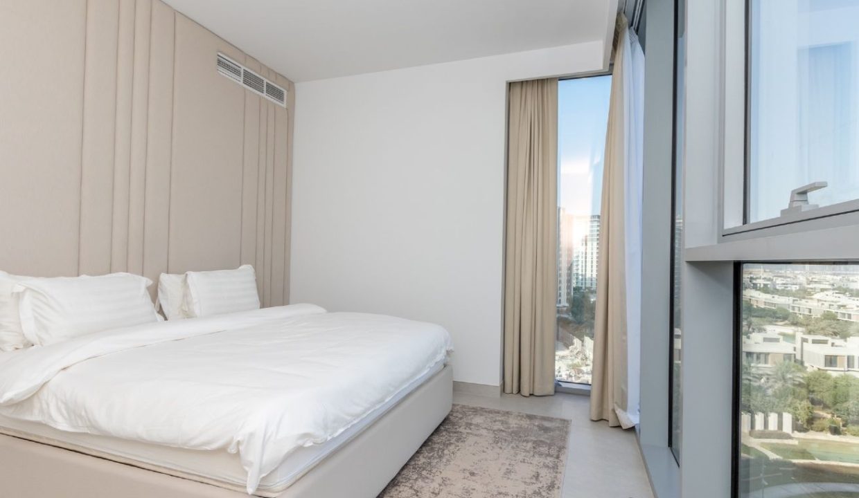 Elegant 3-Bedroom Apartment in Ellington House-16