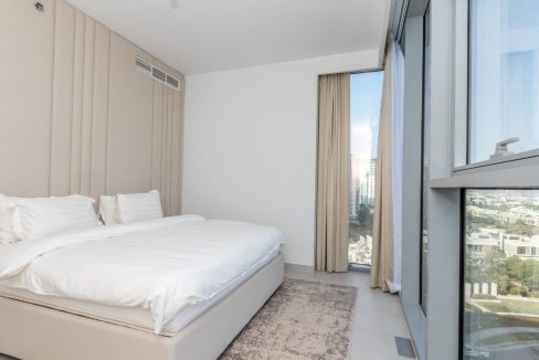 Elegant 3-Bedroom Apartment in Ellington House-16