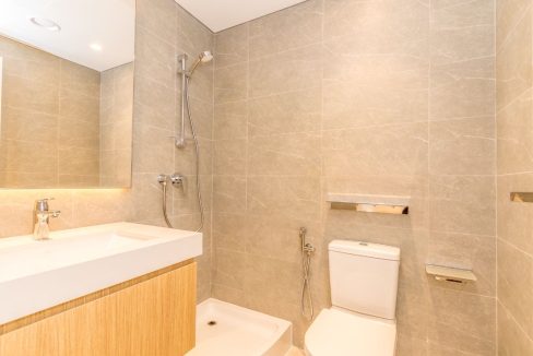 Elegant 3-Bedroom Apartment in Ellington House-24