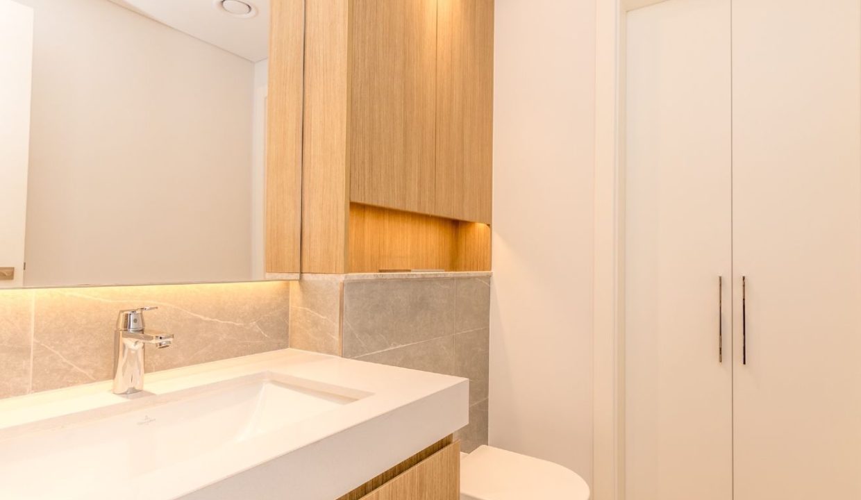 Stylish 1-Bedroom Apartment | Ellington House-29