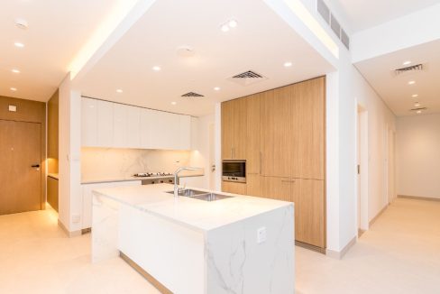 Elegant 3-Bedroom Apartment in Ellington House-5