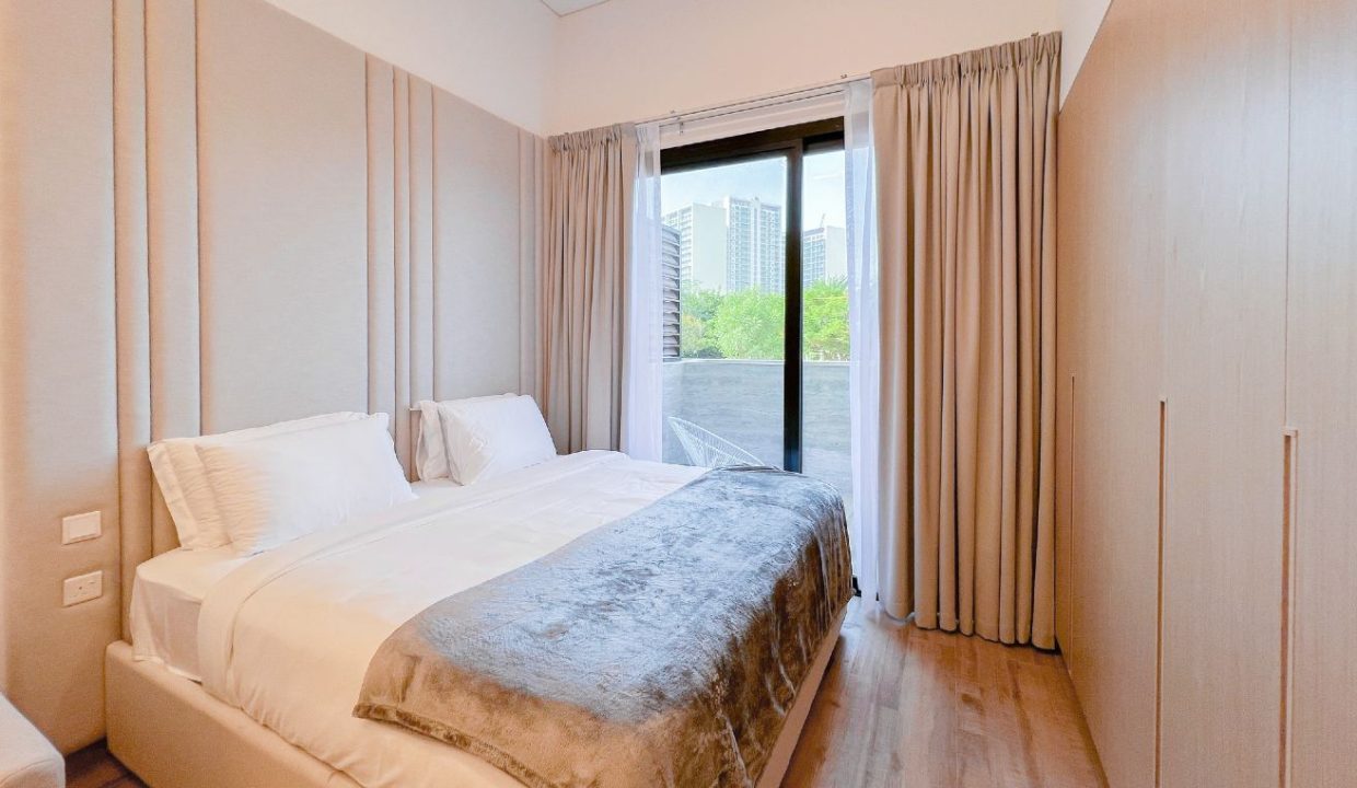 Cozy Studio With Huge Balcony | Park View-1