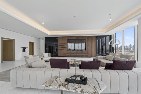 Elegant 4BR Penthouse with Panoramic Lagoon View-12