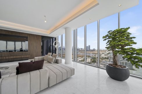 Elegant 4BR Penthouse with Panoramic Lagoon View-14