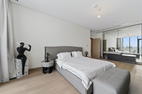 Elegant 4BR Penthouse with Panoramic Lagoon View-3