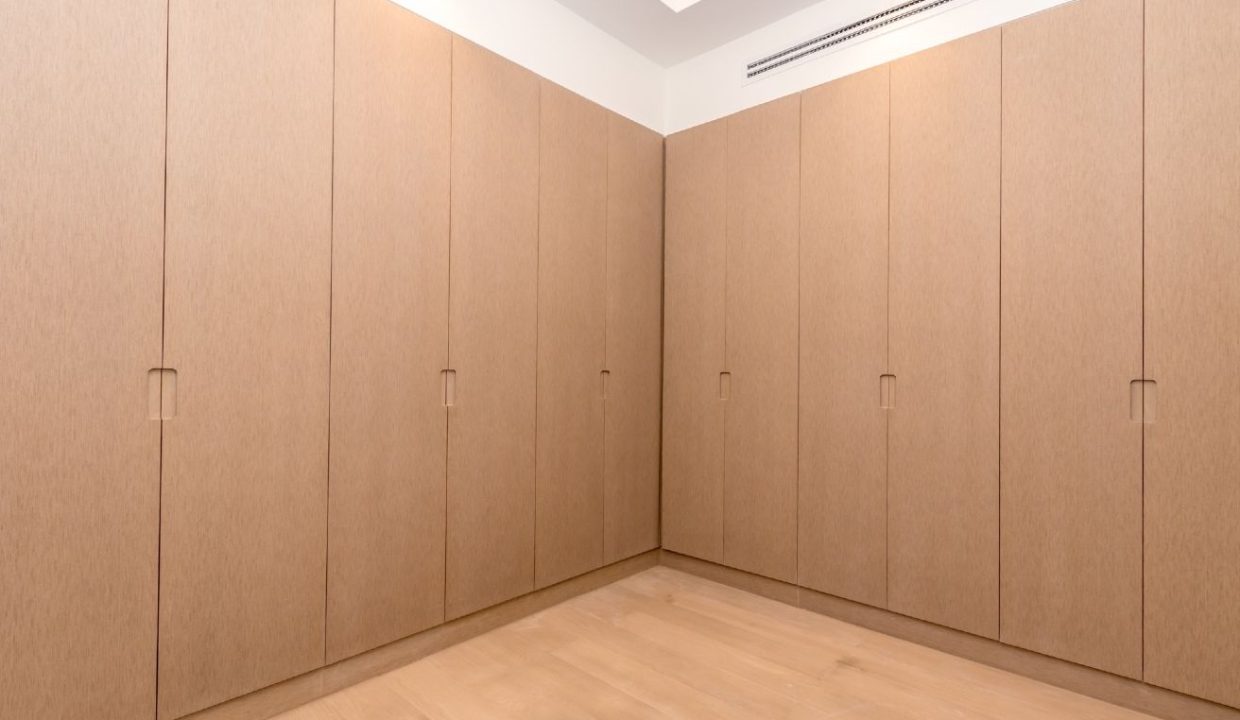 Luxury 4BR Penthouse with Stunning Lagoon Views-25