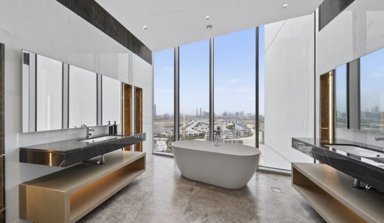 Elegant 4BR Penthouse with Panoramic Lagoon View-28