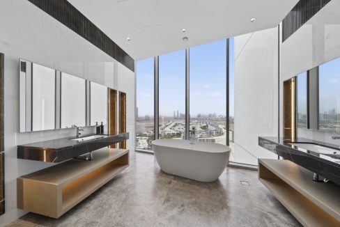 Elegant 4BR Penthouse with Panoramic Lagoon View-28