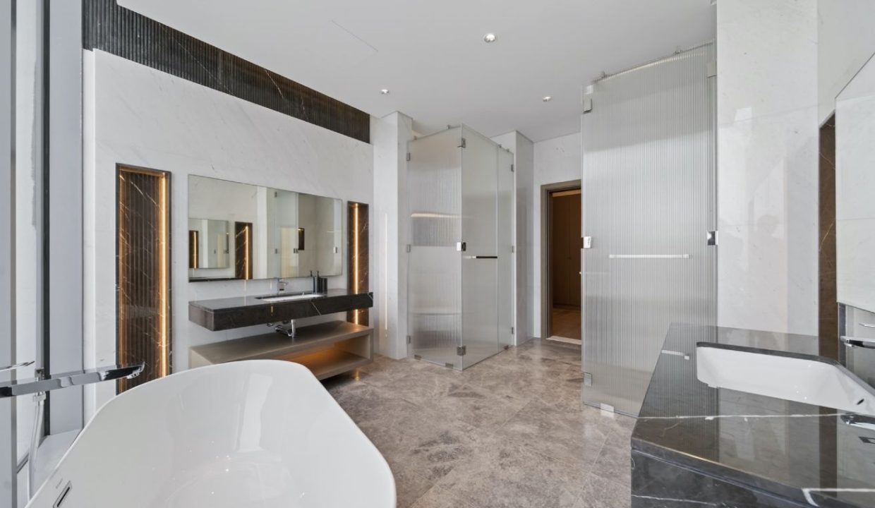 Elegant 4BR Penthouse with Panoramic Lagoon View-29