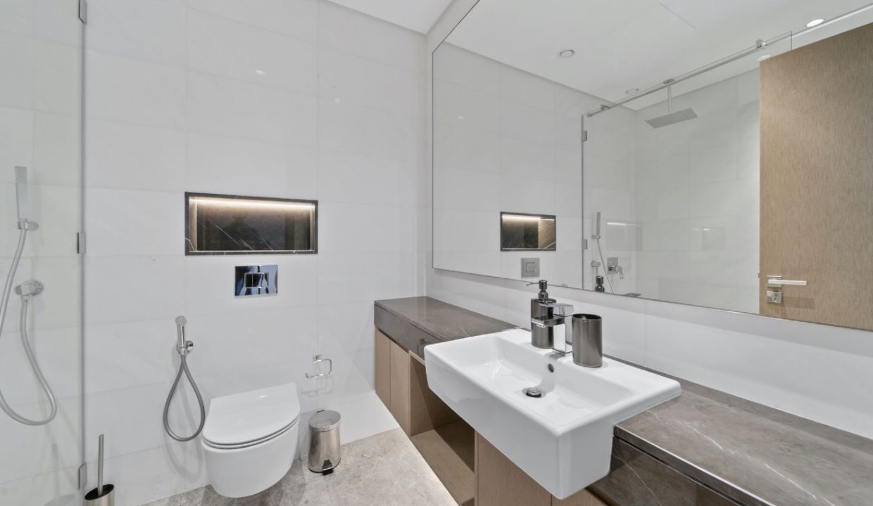 Elegant 4BR Penthouse with Panoramic Lagoon View-30