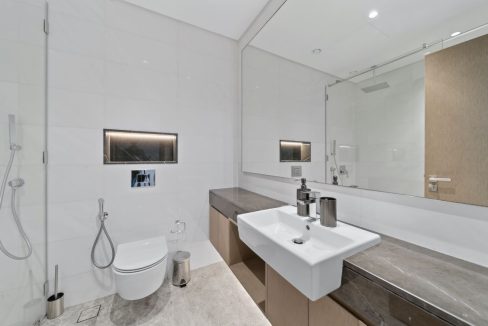 Elegant 4BR Penthouse with Panoramic Lagoon View-30