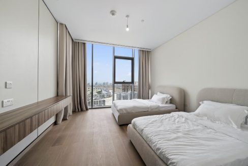 Elegant 4BR Penthouse with Panoramic Lagoon View-4