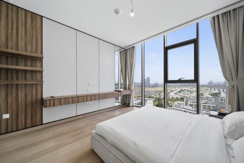 Elegant 4BR Penthouse with Panoramic Lagoon View-7