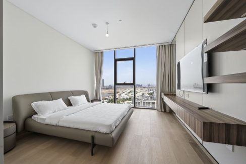 Elegant 4BR Penthouse with Panoramic Lagoon View-8