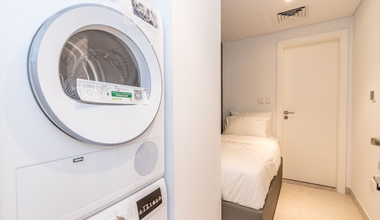Elegant 3-Bedroom Apartment in Ellington House-20