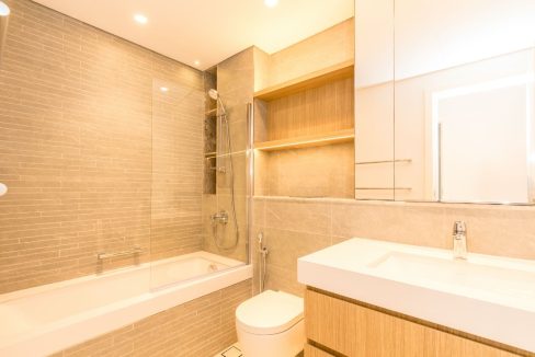 Elegant 3-Bedroom Apartment in Ellington House-23