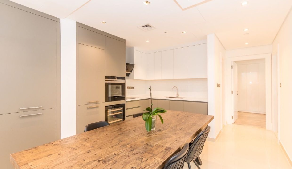 Vacant I Fully Furnished I Upgraded 2 Bed-11