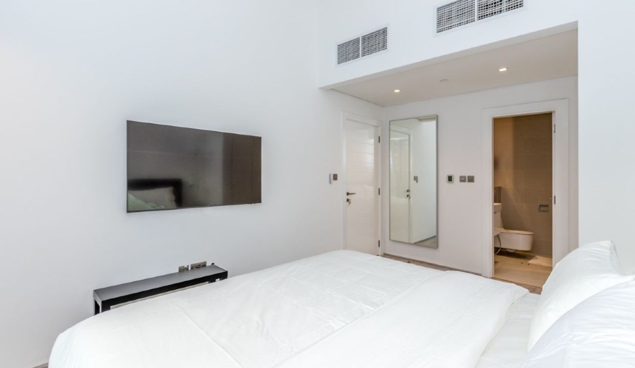 Vacant I Fully Furnished I Upgraded 2 Bed-5